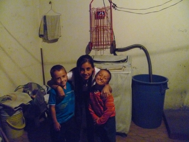 LOS QUINCE DE MI HERMANITA