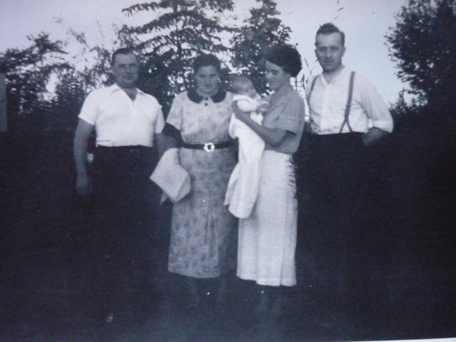 Carl and Lina welcomed a baby girl.