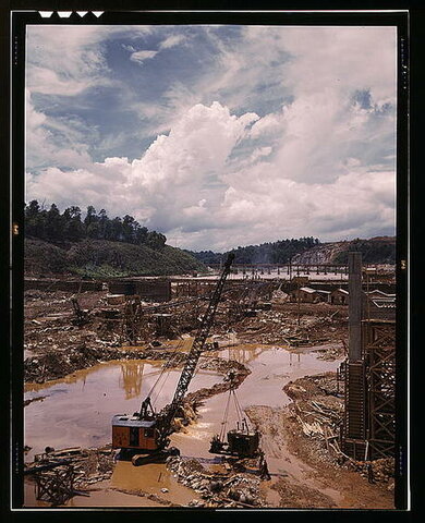 World's First Hydroelectric Plant Begins Operation