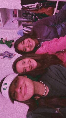 TENGO DOS HERMANAS, UNA MAYOR Y UNA MENOR