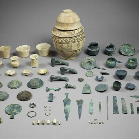 "vase à la cachette"