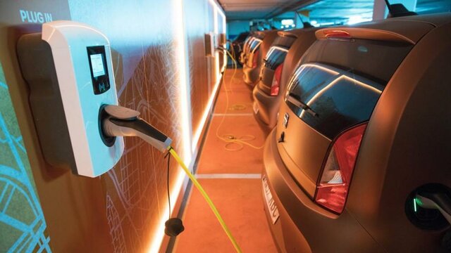 Coches híbridos y eléctricos.