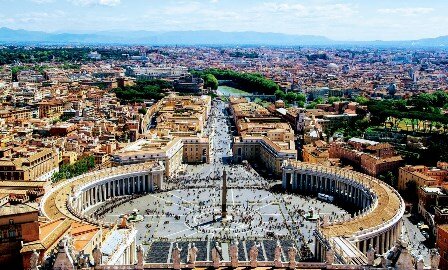 La Plaza de San Pedro del Vaticano