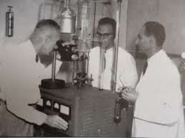 Microscopio de iones en campo