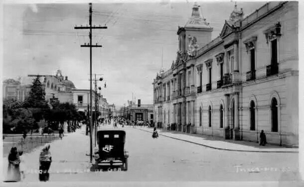Algunos músicos de son jarocho comienzan a realizar el viaje que los llevaría a la ciudad de México donde estaba el auge de las telecomunicaciones.