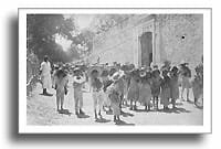 DEBIDO A LOS BAJOS SUELDOS