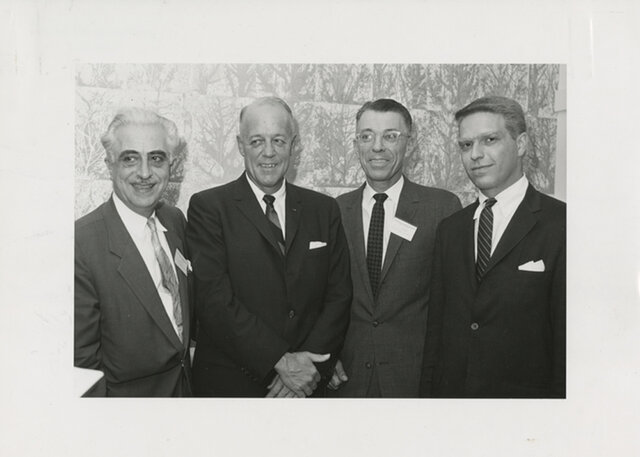 John Rock y Gregory Pincus.