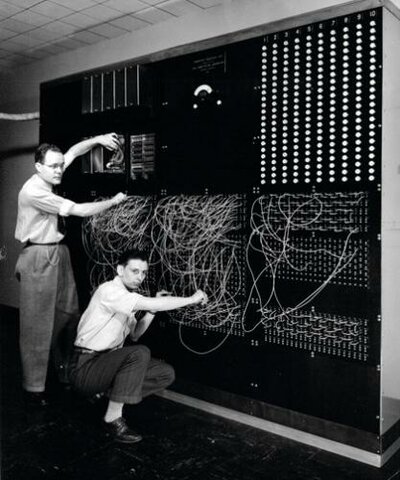 Calculadora a base de reles electromagnéticos. (25 de febrero de 1937)