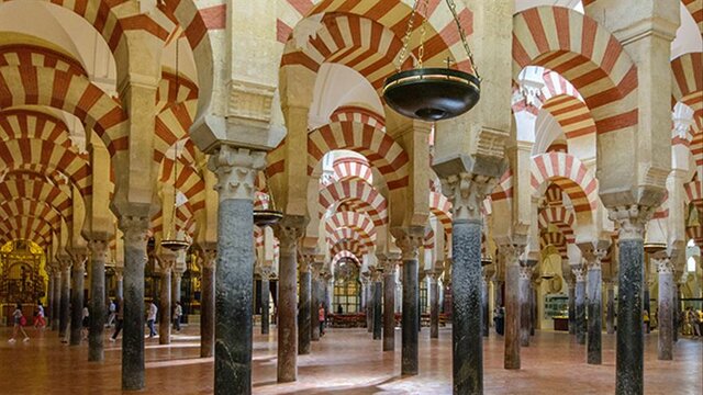 Abderramán III se proclama califa