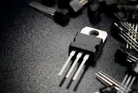 del transistor permite fabricar equipos más pequeños y más rápidos.