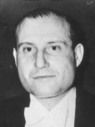 Contrae matrimonio con Friedrich Mandl