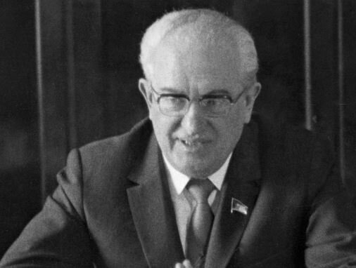 Muere Andropov