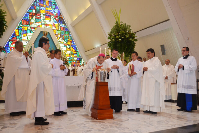 Se traslada de diocesis Samaria a Santafe