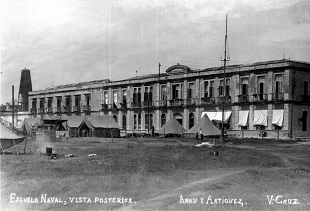 Se inagura la Escuela Naval Militar de oficiales de marina de guerra