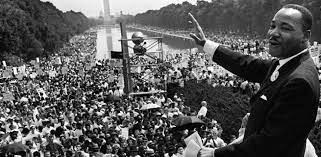 Martin Luther King libera movilizaciones que enfrentaron