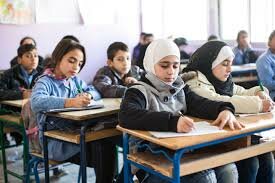 Ways that school can help refugees