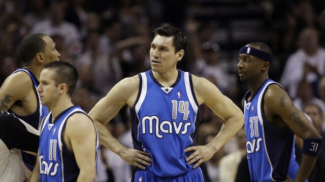 Eduardo Nájera, Draft en la NBA y titular con los Mavs