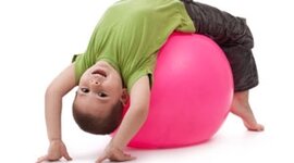 Timeline: DESARROLLO COGNTIVO/MOTOR/SENSORIAL EN LA INFANCIA (0-6 AÑOS)