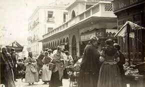 200 años: Familia y comunidad son sustituidas por Estado y mercado.