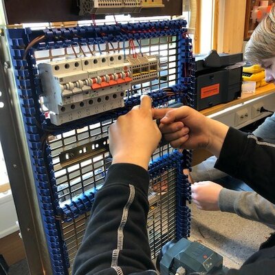 Timeline: AK2: Mitt yrke_Elektriker