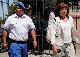 efectivo policial dio muerte a uno de los asaltantes