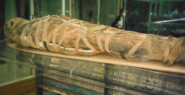 Mummy in 1100 BC