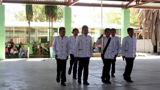 primera vez en escolta