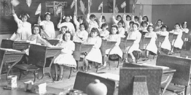 Se establece la educación obligatoria, gratuita y laica