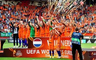 1992. aasta Euroopa meistrivõistlused jalgpallis toimusid 10. juunist 26. juulini 1992 Rootsis.