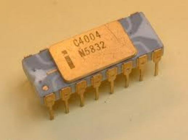 Desarrollo de la microprogramación y memorias de núcleos magnéticos