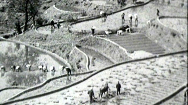 Japan invades Manchuria