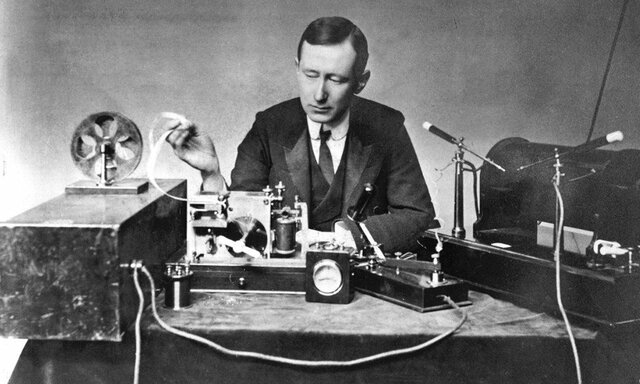 Primera transmisión de radio