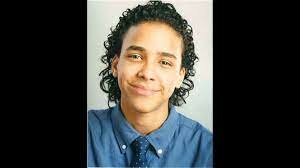 At the age of 14 he belonged to a group called Los Tinellers with his cousin and siblings with whom he released an album called Trampa de odio.