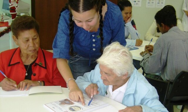 Se estableció la Ley Nacional de Educación de Adultos.