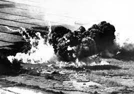 Bombardeo intensivo del ejército estadounidense sobre población civil en Vietnam del Norte.