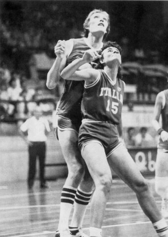 Primer partido oficial