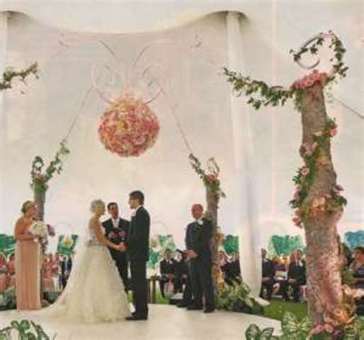 She got married to Mike Fisher, famous hockey player, in 2010.