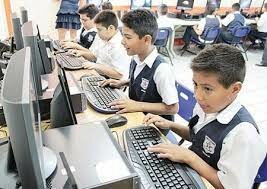 SE INTRUDUCE LA COMPUTACION DE FORMA MASIVA EN LA EDUCACION