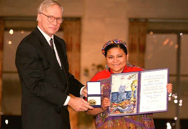 Rigoberta Menchú Gana el Premio Nobel de la Paz