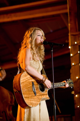 Taylor sang in Hannah Montana: The Movie