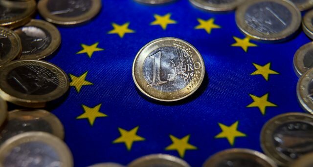 L' EURO DIVENTA MONETA UFFICIALE