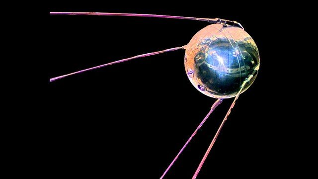 Primer satélite orbital