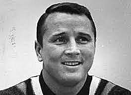 Se contrata al entrenador Lester Lane.