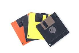 Se inventa el disquete