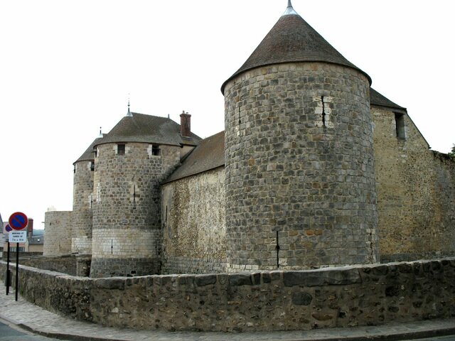 El castillo de Dourdan. (Île-de-France).