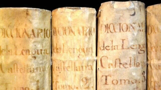 Invenció del primer diccionari ( bilingüe )