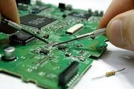 1984. Microelectronica y nanotecnología propician la comercialización de ordenadores personales.