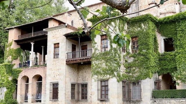 Charles retires to the monastery of Yuste