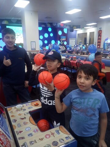 el dia en el hubo mi fiesta de cumpleaños y pude estar con mis amigos