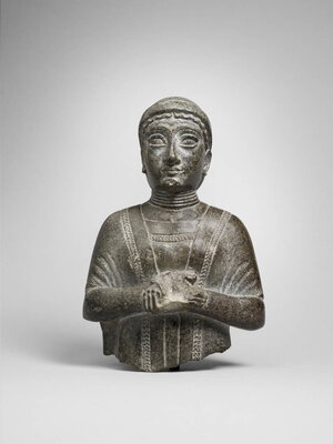 "dame à l'écharpe"